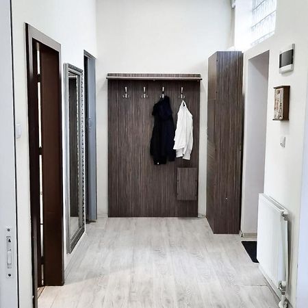 Simi Central Apartment Oradea Exteriör bild