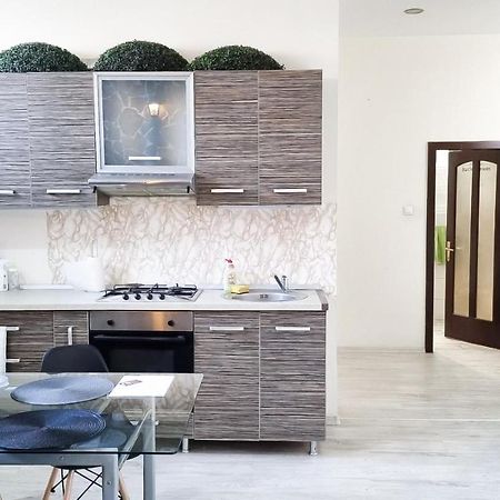 Simi Central Apartment Oradea Exteriör bild