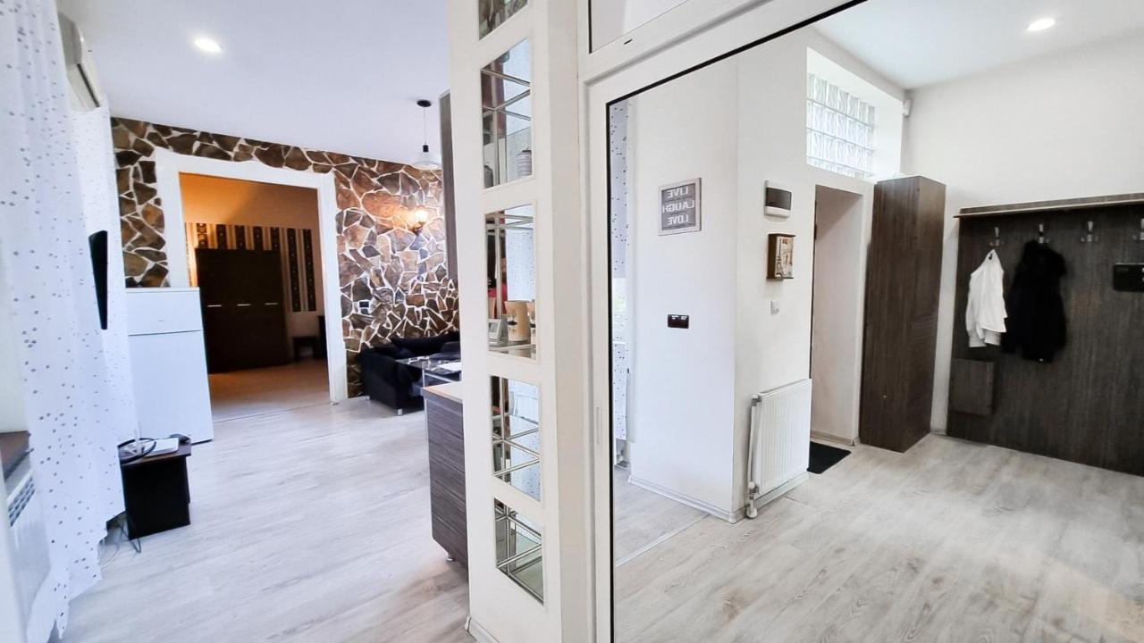 Simi Central Apartment Oradea Exteriör bild