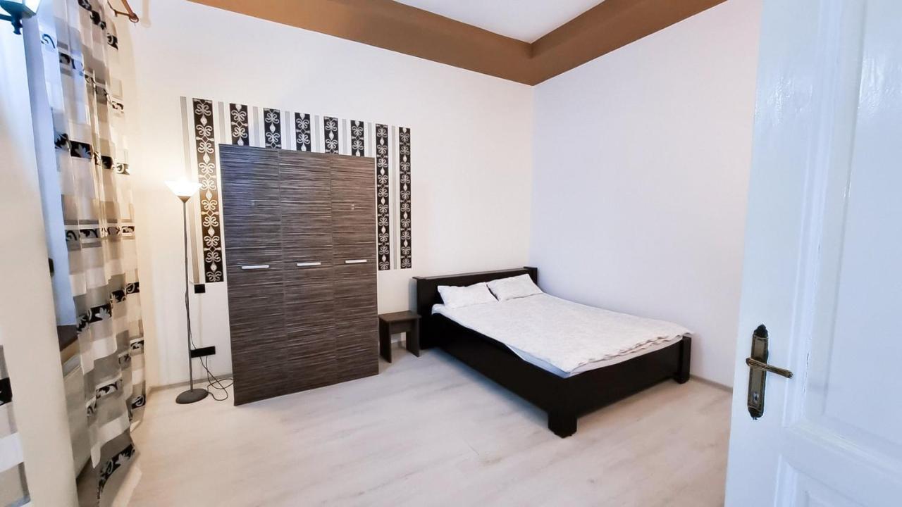 Simi Central Apartment Oradea Exteriör bild